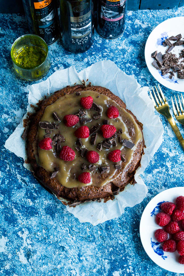 Chokoladekage med olivenolie og karamel