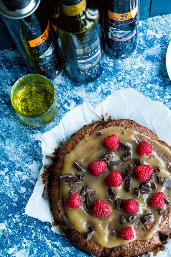 Sundere chokoladekage med olivenolie og hjemmelavet kokoskaramel