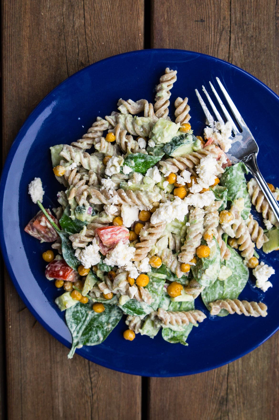 Pastasalat vendt i guacamole