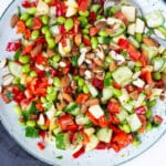 Simpel salat med peberfrugt, tomater og edamamebønner