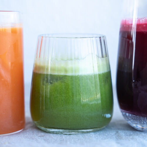 Juice med spinat, æble og squash